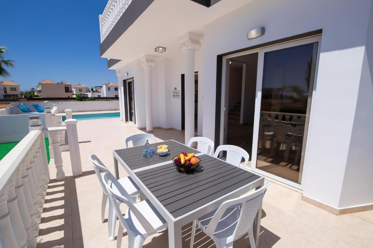 Villa Suncity Boutique Beachfront Ayia Napa Exterior foto